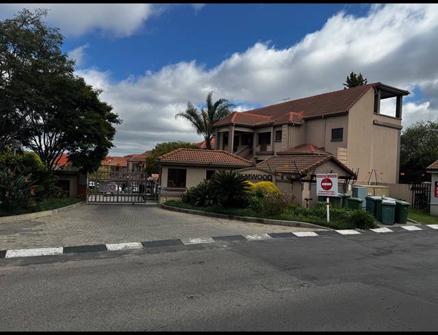 2 BEDROOM APARTMENT FOR SALE IN DOWERGLEN EXT 4